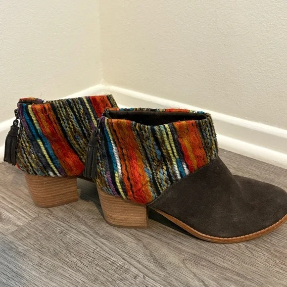 TOMS Leila booties in the Chocolate Suede Multicolored Textile Size 7 - Picture 4 of 8